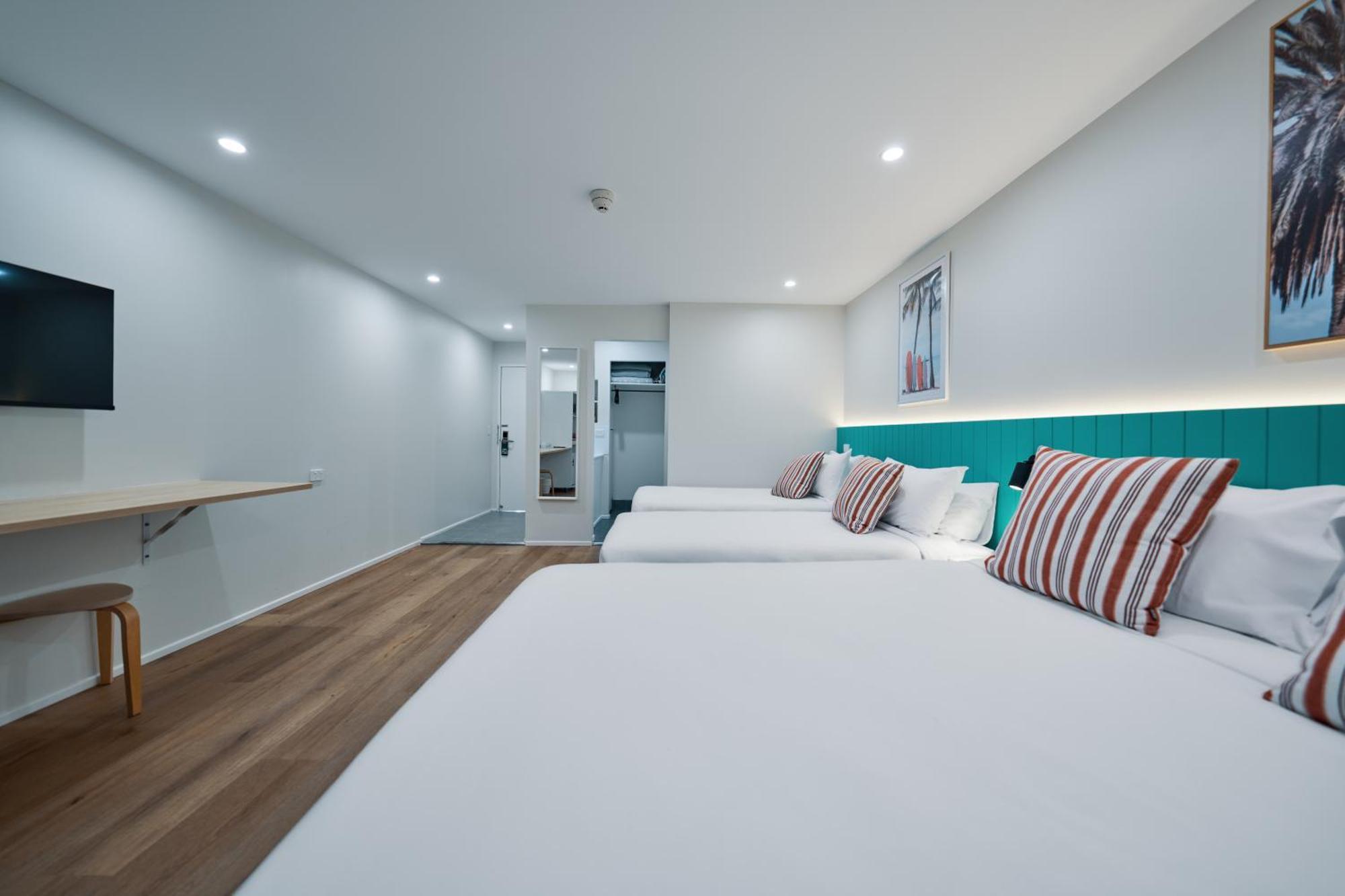 Red Star Palm Beach Gold Coast Exterior photo