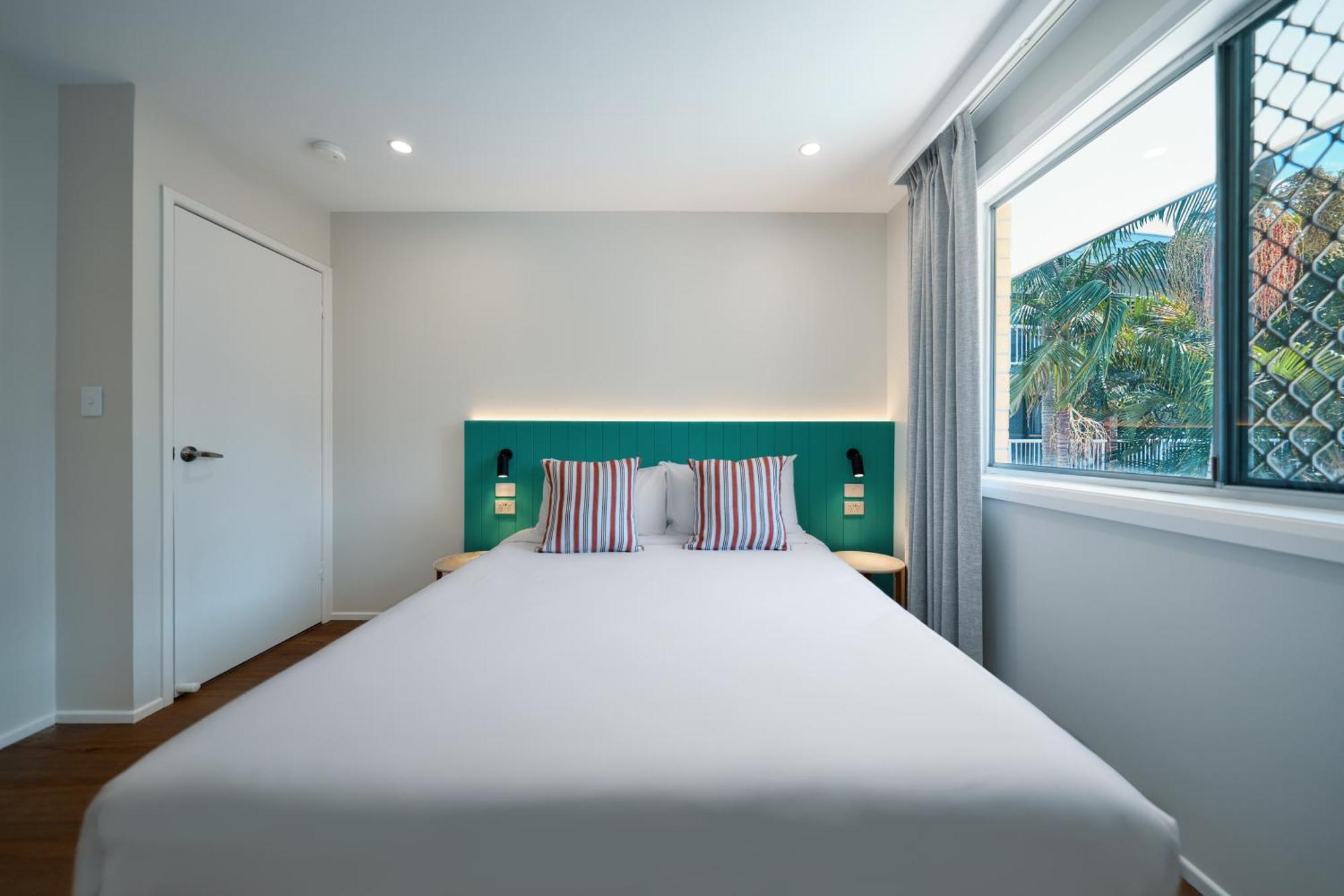 Red Star Palm Beach Gold Coast Exterior photo