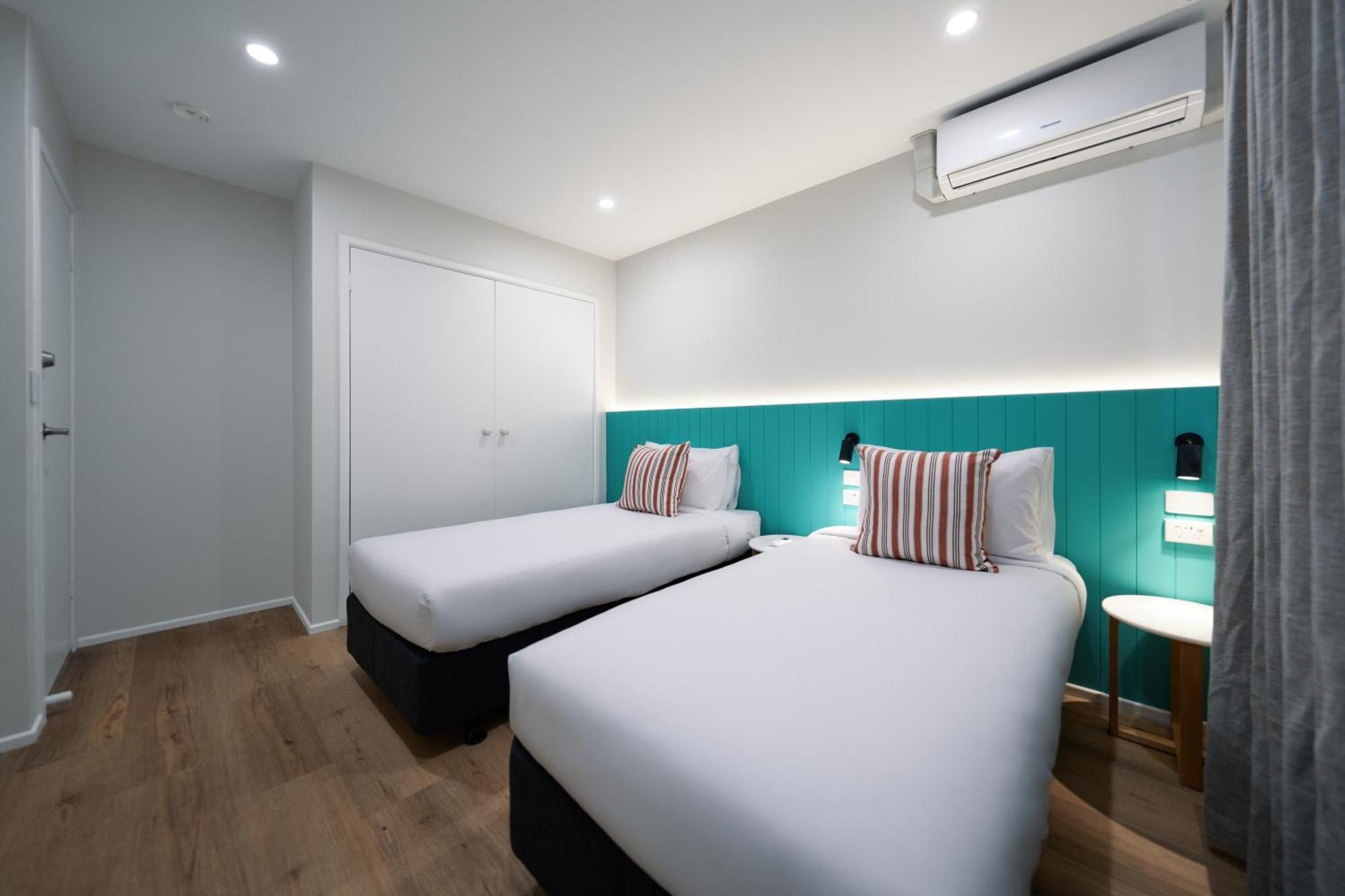 Red Star Palm Beach Gold Coast Exterior photo