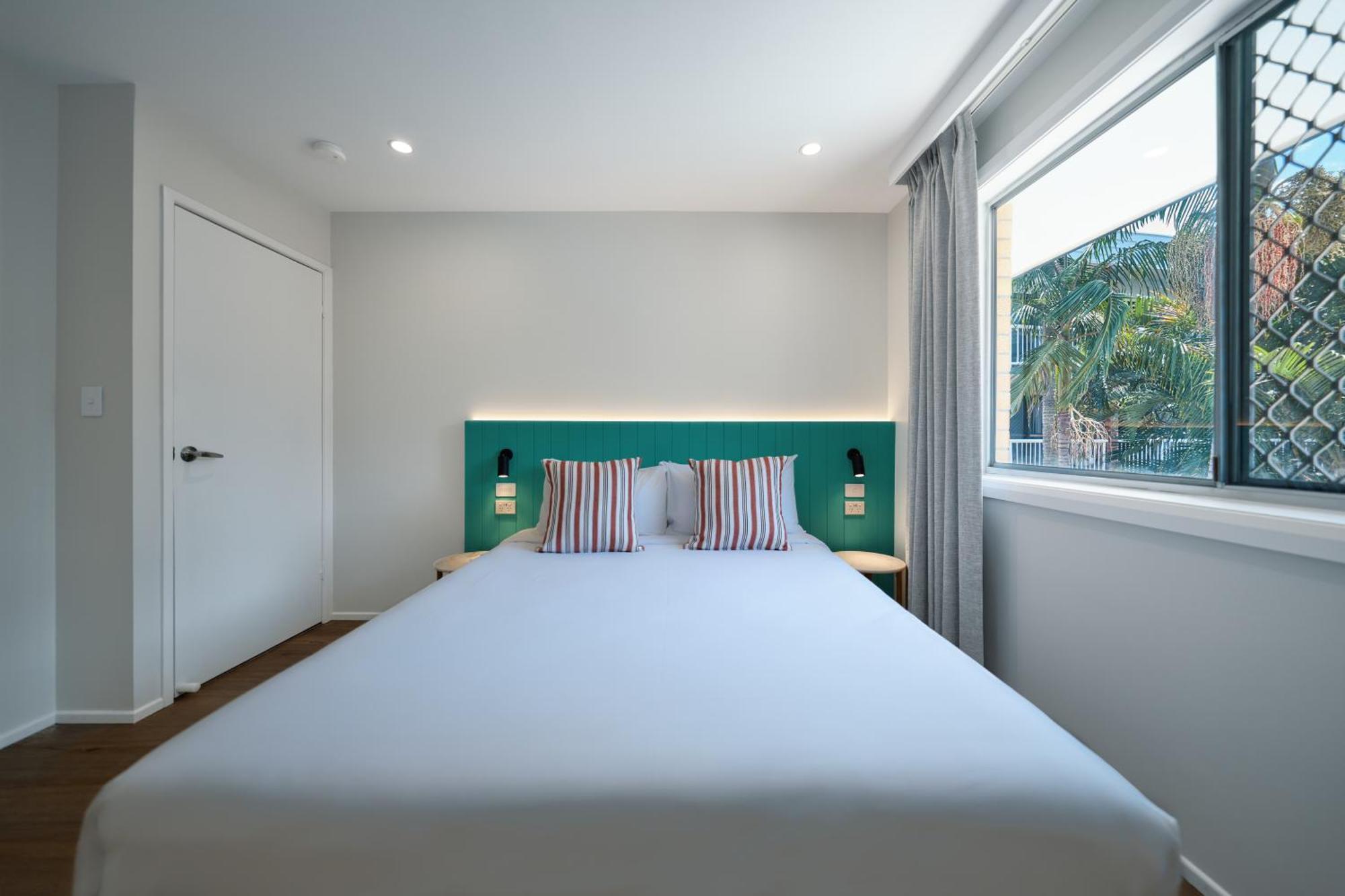 Red Star Palm Beach Gold Coast Exterior photo