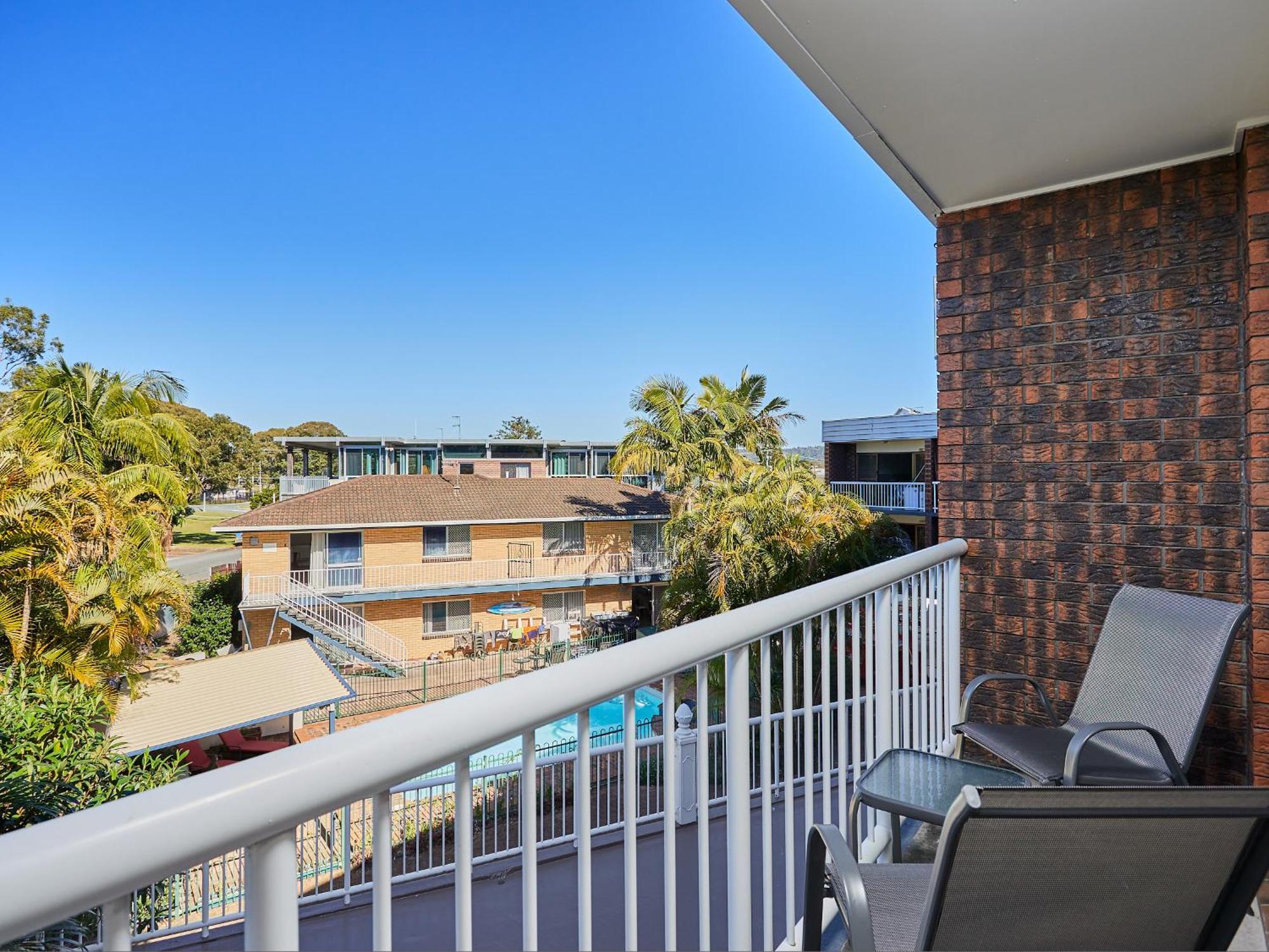 Red Star Palm Beach Gold Coast Exterior photo
