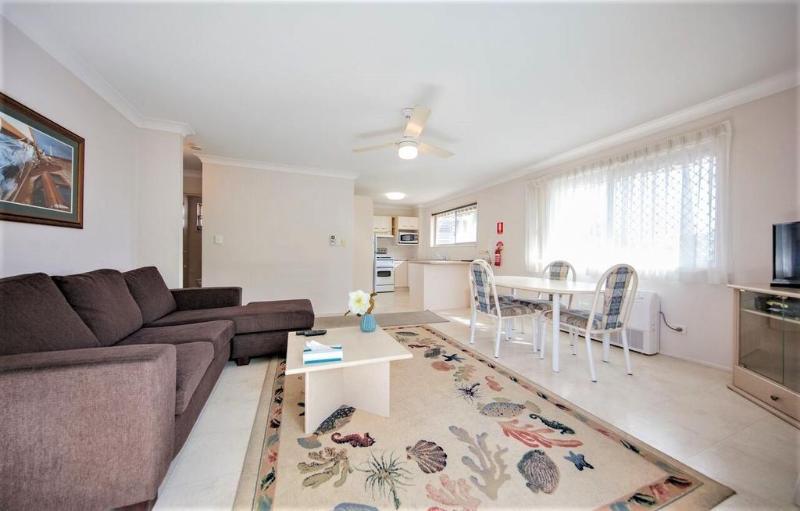 Red Star Palm Beach Gold Coast Exterior photo