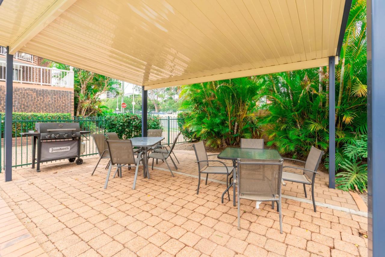 Red Star Palm Beach Gold Coast Exterior photo